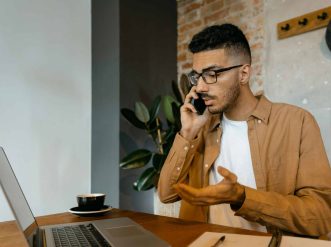 Consultant en recrutement qui prospecte par téléphone