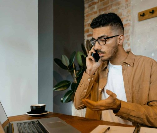 Consultant en recrutement qui prospecte par téléphone