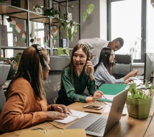 Équipe de consultants en recrutement en formation à la prospection téléphonique